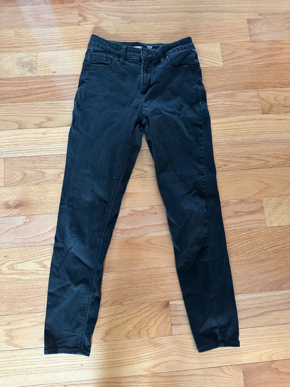 Old Navy Black Rockstar super skinny high rise jeans. Size 2 Short.